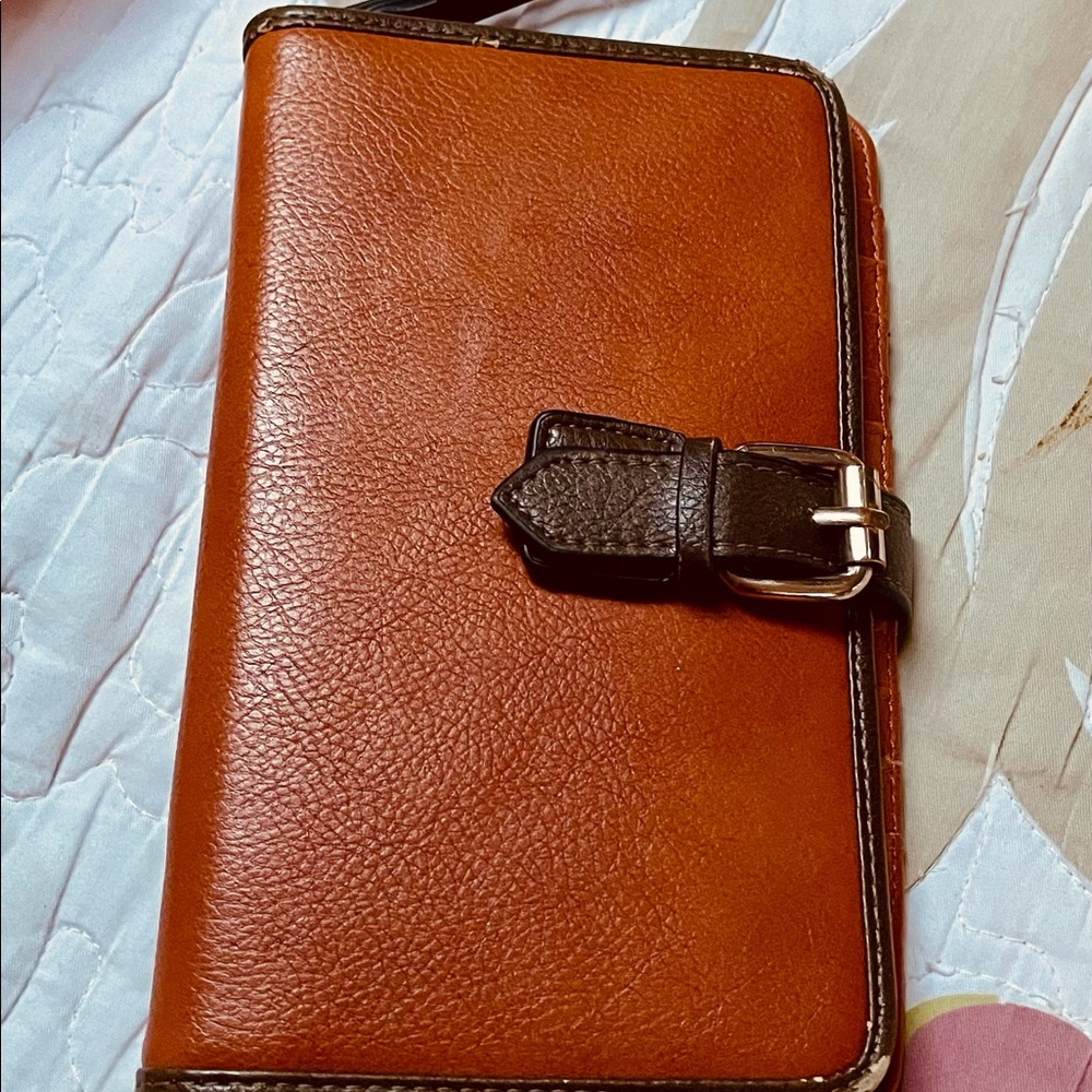 Wallet and wristlet purse